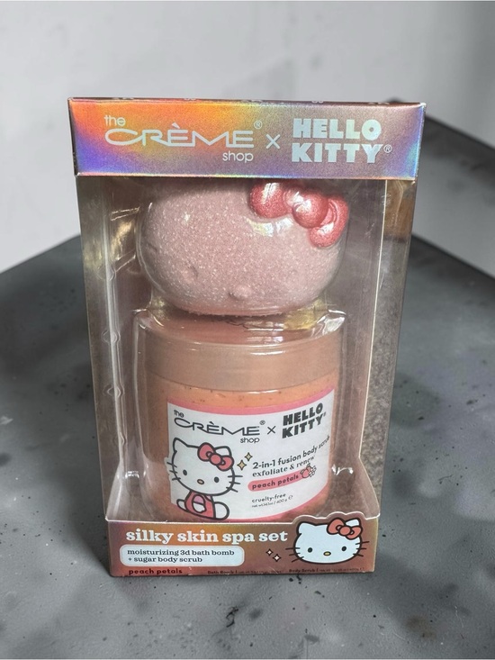The Creme Shop Other - The Crème Shop x Hello Kitty Silky Skin Spa Set in Peach Petals